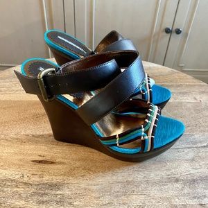 NIB Women’s Charles David Tiki dark brown/turquoise wedges size 7